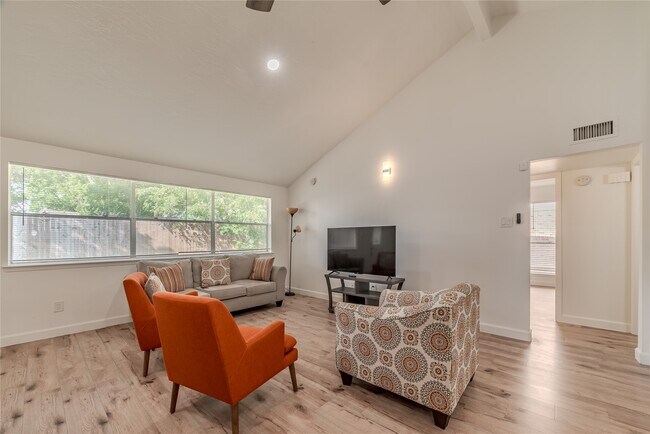 Building Photo - 2423 Woven Wood Ln