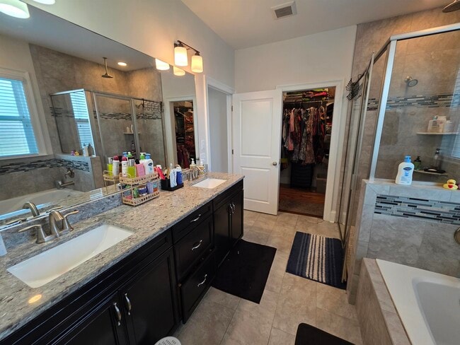 Building Photo - 2521 Lantana Ln