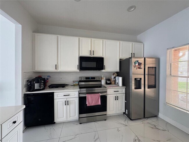 Building Photo - 2047 Meadow Pond Way