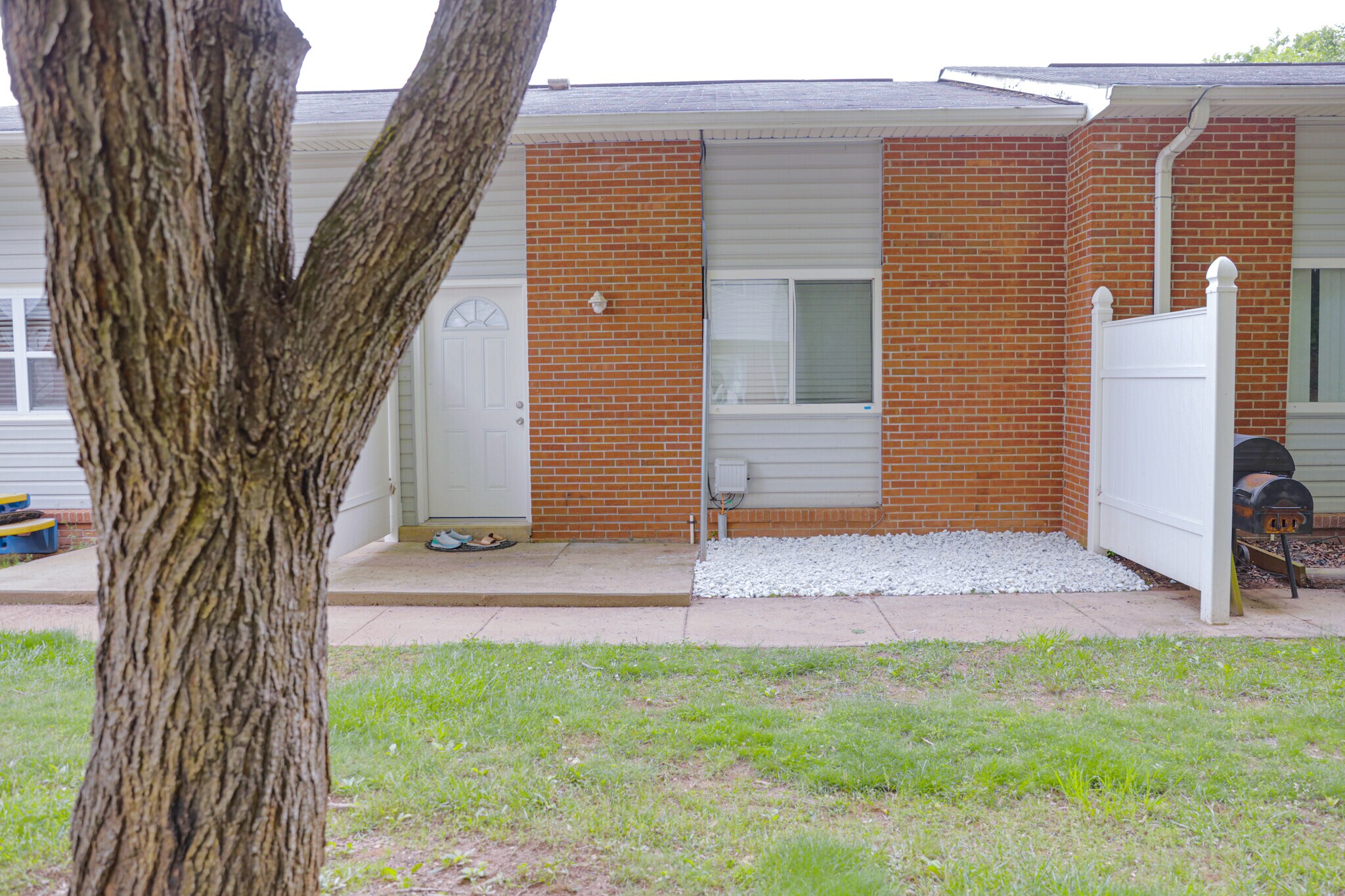 Building Photo - 41 Beri Dr