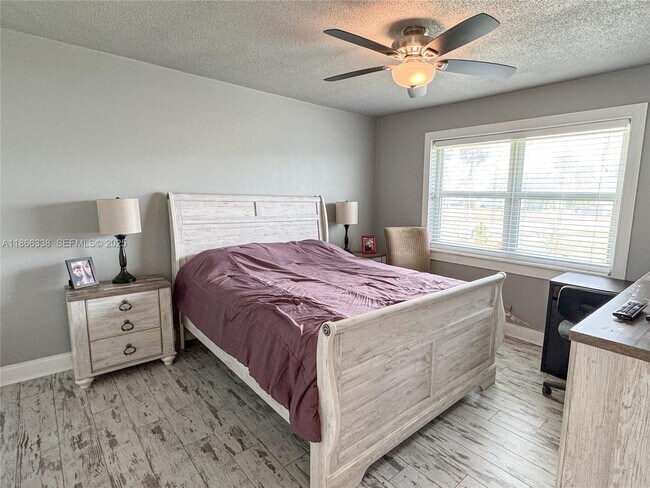 Building Photo - 161 NW 27th Ct