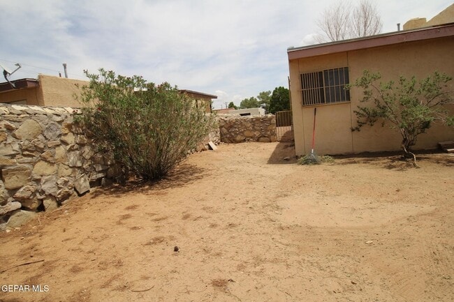 Building Photo - 10711 Ivanhoe Dr