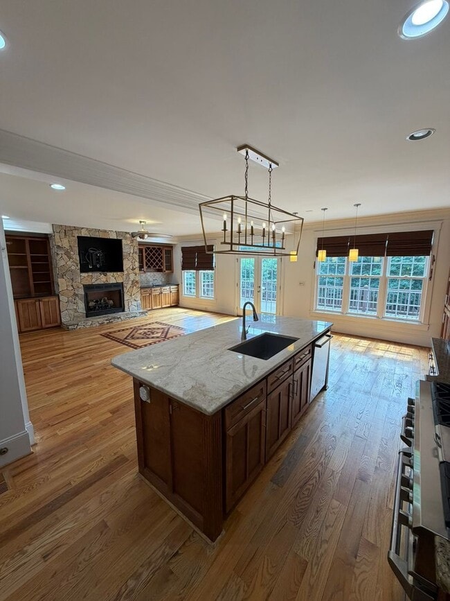 Building Photo - Spacious~Charming~Dilworth! 3800 SF 4 Beds 3.5 Baths