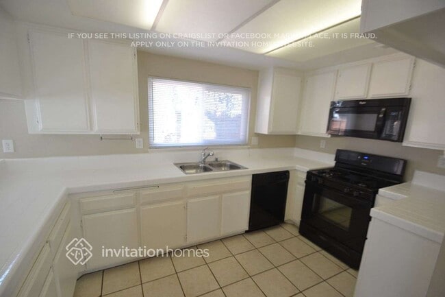 Building Photo - 11637 Warbler Way
