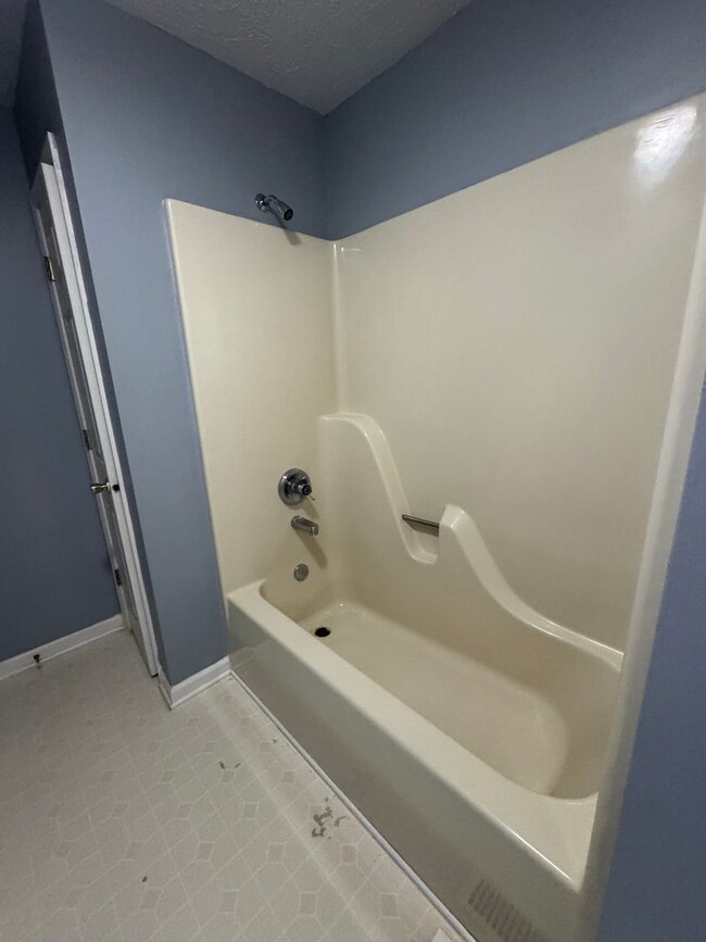 Building Photo - 1049 Mustang Ct