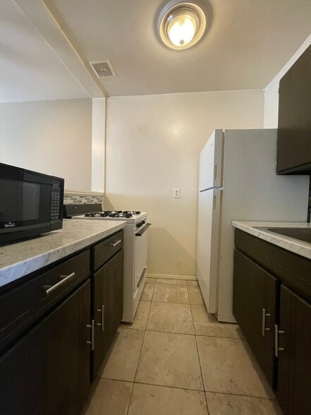 Kitchen - 9345 Reader Ln