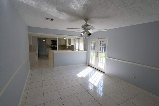 Building Photo - 19403 Long Lake Dr