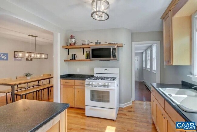 Building Photo - 1601 Del Mar Dr