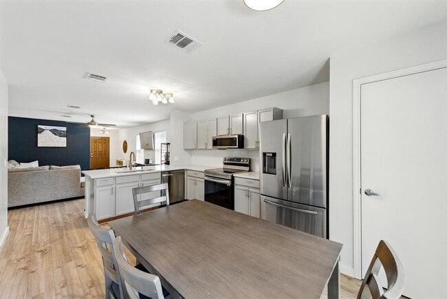 Building Photo - 5307 Apple Orchard Ln