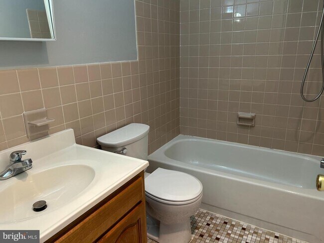 Building Photo - 29 Ramsgate Ct