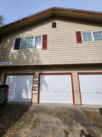 Building Photo - CHC-427 Triplex