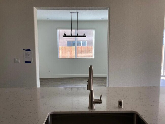 Building Photo - 2454 Fidalgo Wy
