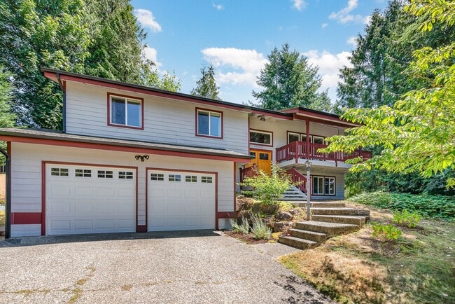 Building Photo - 5 Bed 3 Bath home In Bellevue Available Now