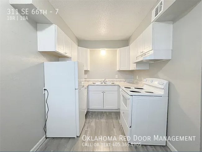 Building Photo - 311 SE 66th-7