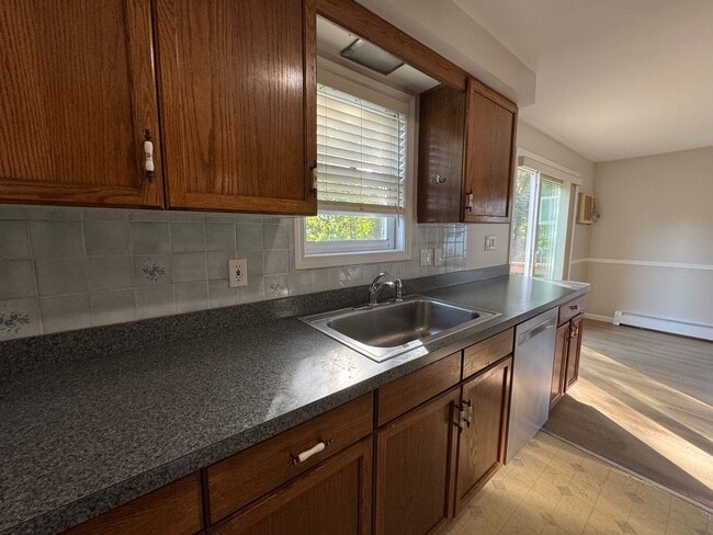 Building Photo - 20 Northwoods Cir