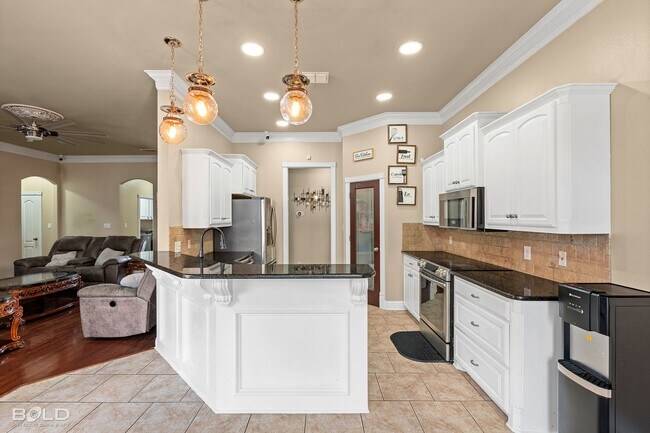 Building Photo - Check Out this 4 Bed 2 Bath with A Pool and Hot Tub