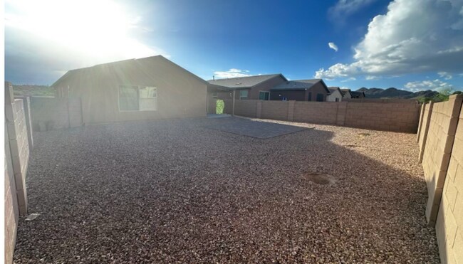Building Photo - Charming 3-Bed/2-Bath House (Rita Ranch Co...