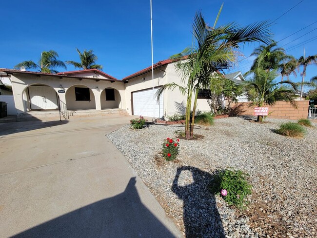 Building Photo - Torrance - 3 bd / 2 ba Home! GREAT LOCATION!!