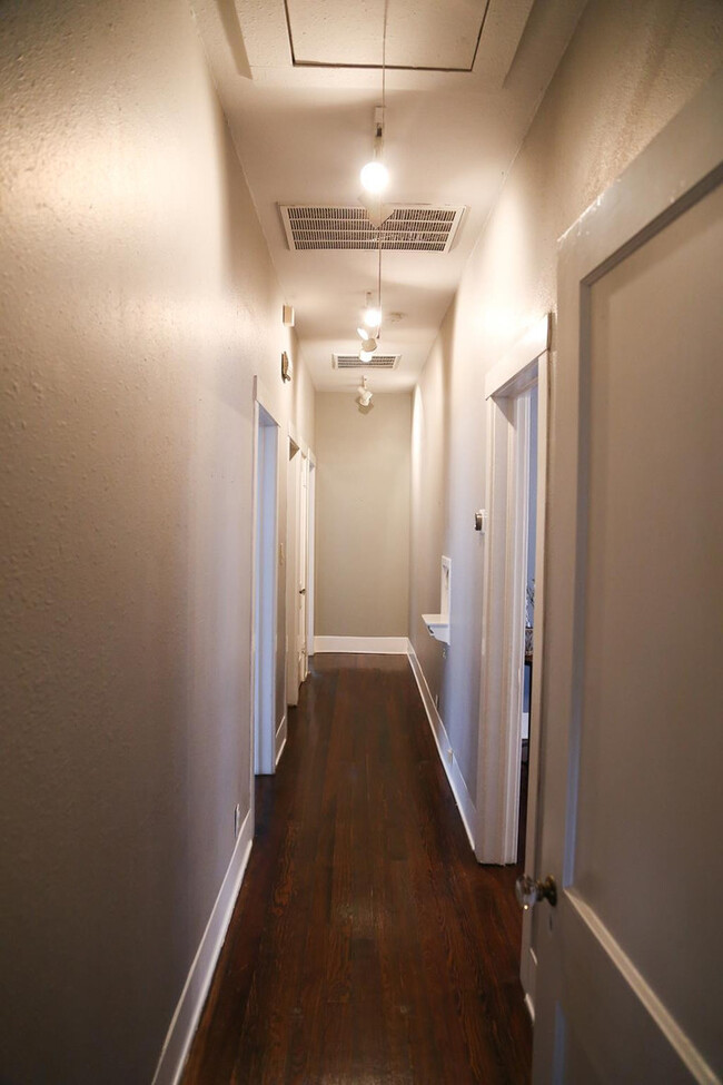 Building Photo - ALAMO HEIGHTS CRAFTSMAN COTTAGE