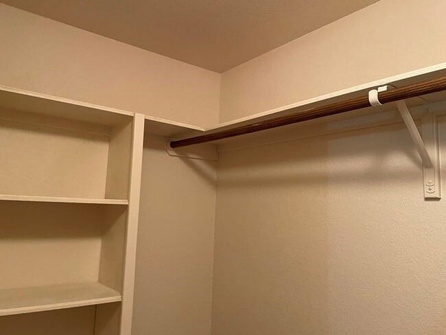 Building Photo - 504 Karey Dr