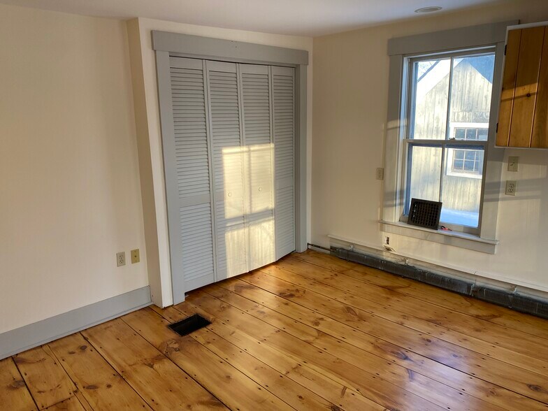 Building Photo - 5 Berry Ct