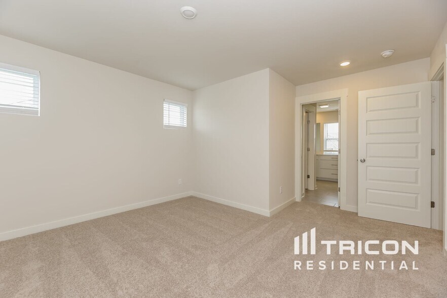Building Photo - 7014 Park Knoll Dr