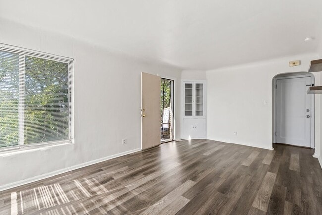 Building Photo - Spacious One Bedroom right by the Capitol