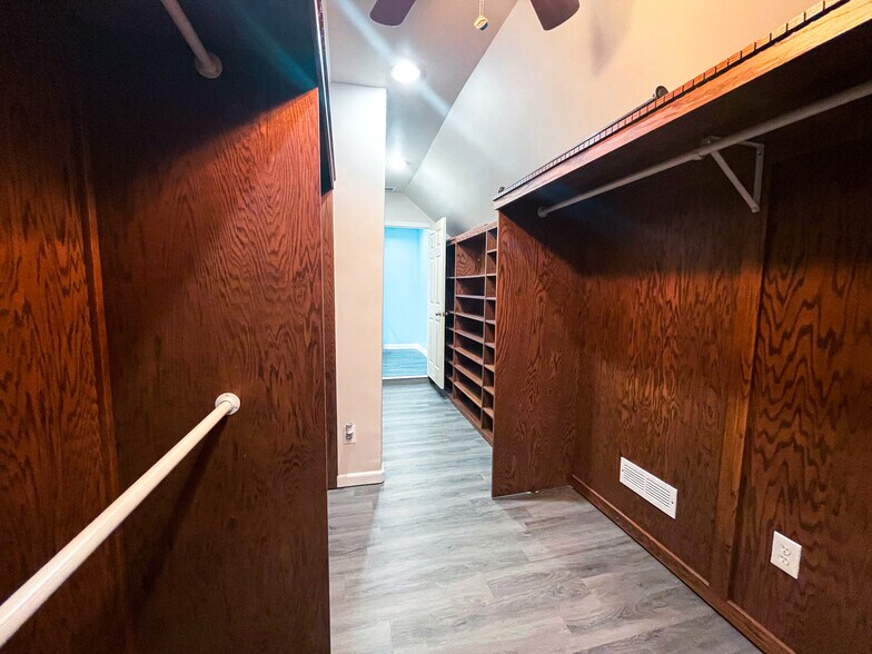 Master Walk-in Closet - 330 Fountainmist Trail