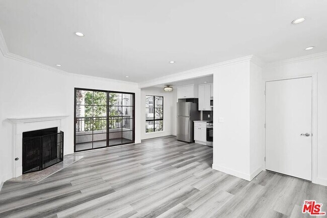 Building Photo - 909 Croft Ave