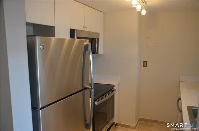Building Photo - 127 Greyrock Pl