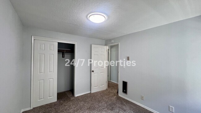 Building Photo - Upper Level 2 BD | 1 BA Apartment w/ Willa...