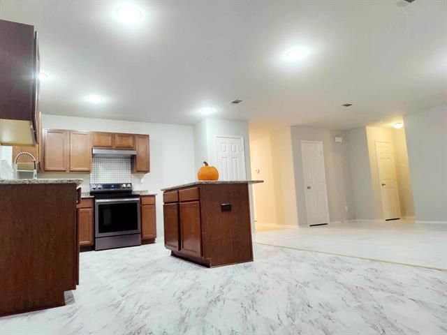 Building Photo - 3220 Brixton Dr