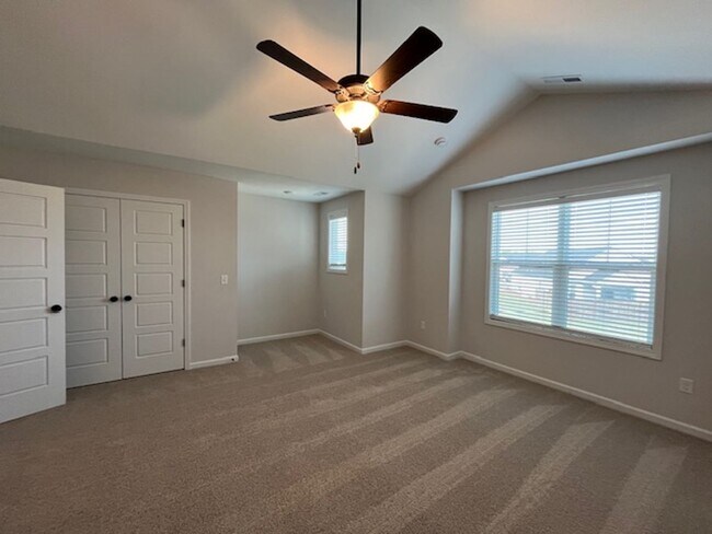 Building Photo - Discover this modern townhouse in Winnabow, NC,