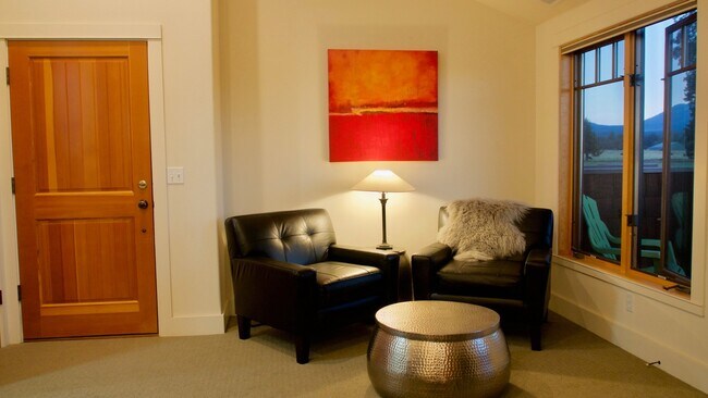 Building Photo - Furnished Condo in Pine Meadow Village