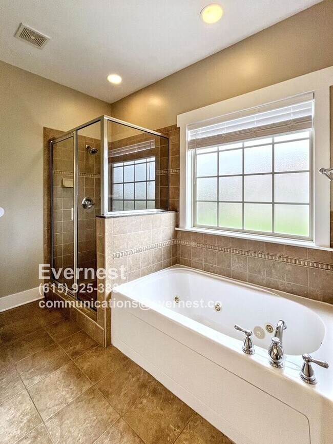 Building Photo - 5-Bedroom, 3-Bathroom Home with Modern Ame...