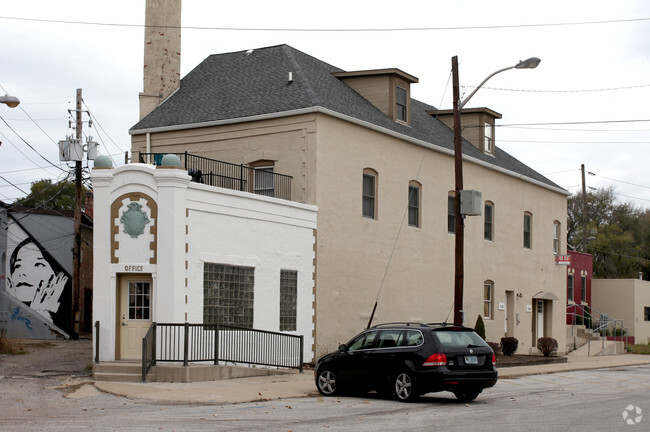 Building Photo - 1028-1032 S Shelby St