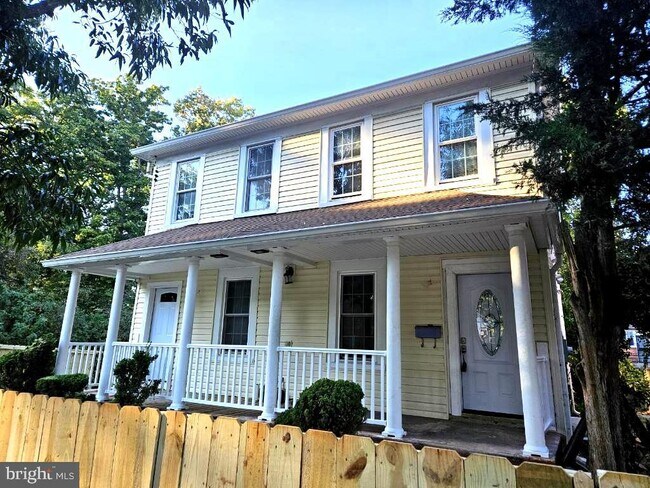 Building Photo - 302 RALEIGH # A St