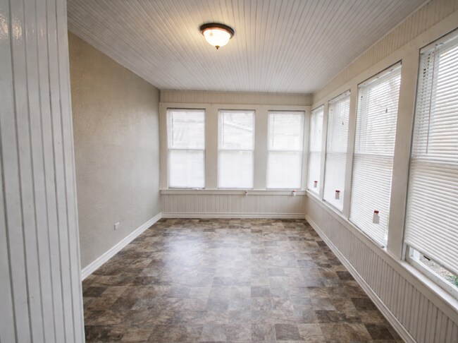 Building Photo - Convenient Home in Close Proximity to Downtown!