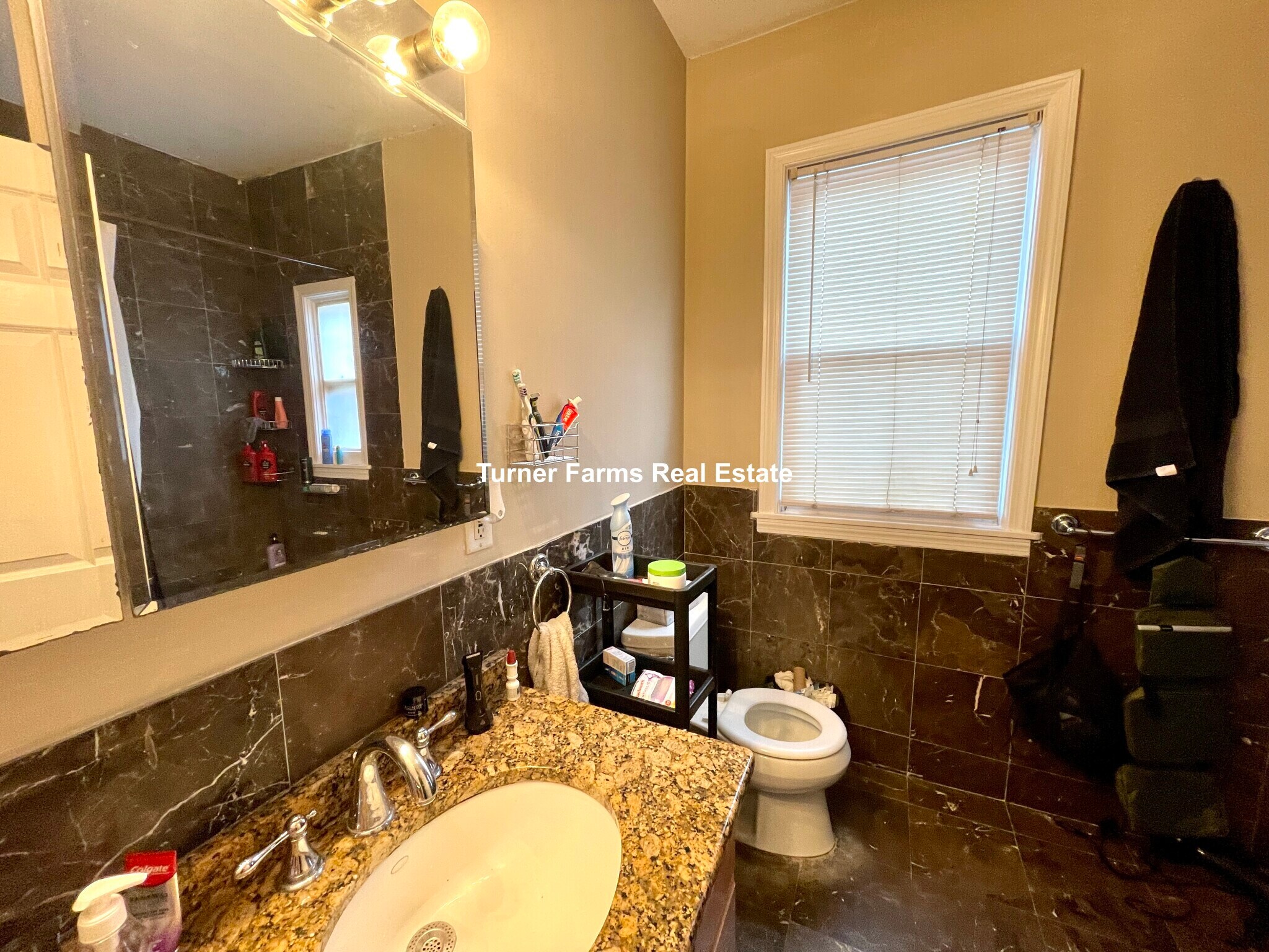 Building Photo - 42 Hillside St