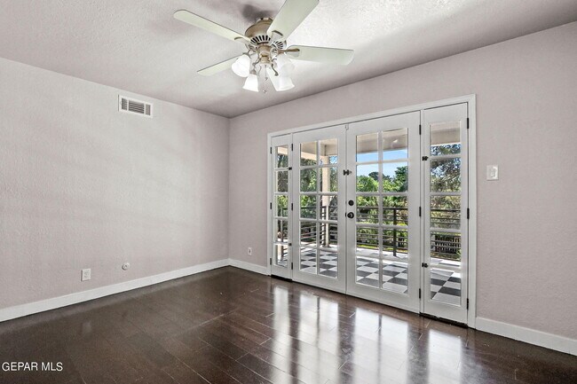 Building Photo - 5109 Memory Dr