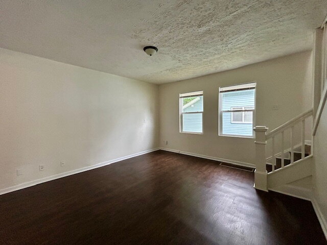Building Photo - Charming 3 Bedroom 2 Bath House in Center Township!