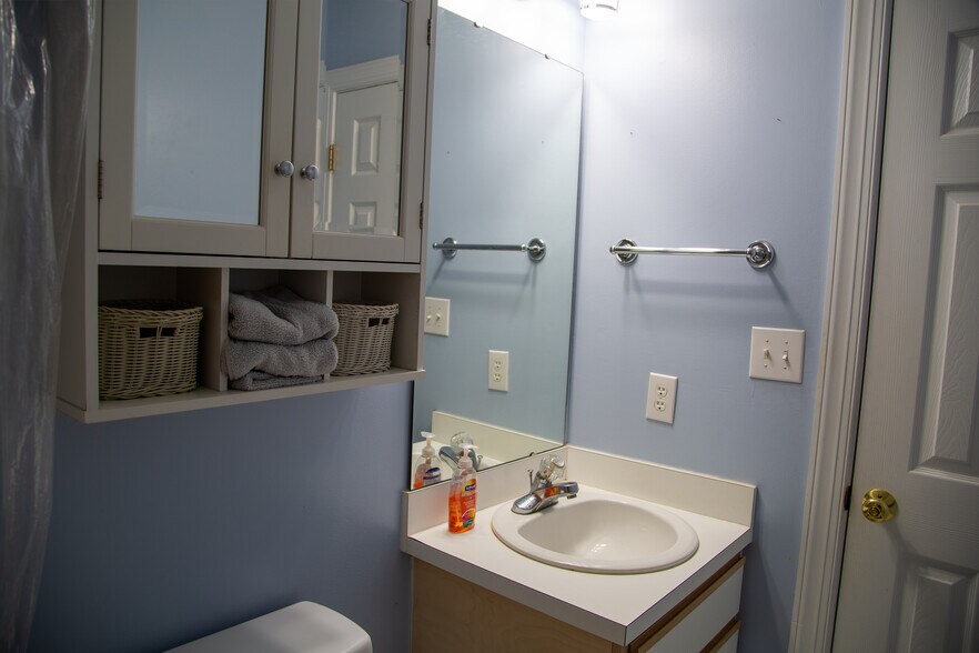 Building Photo - 2723 Sterling Park Dr