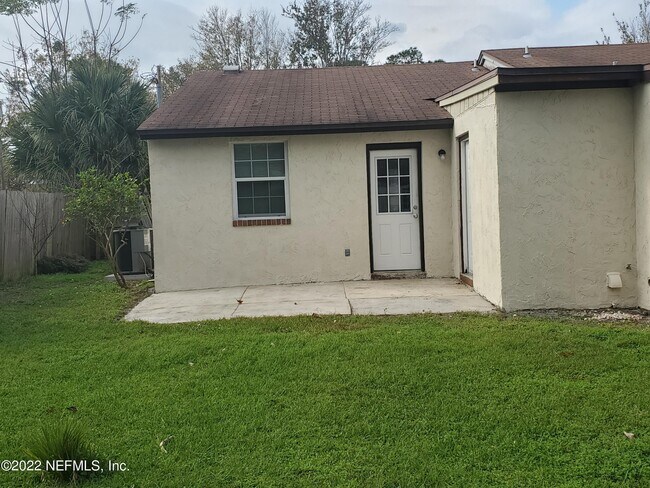 Building Photo - 1325 Solar Cir