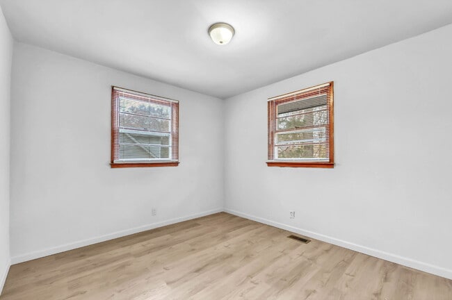 Building Photo - Cozy 3BR Home with Spacious Yard & XL Carport!