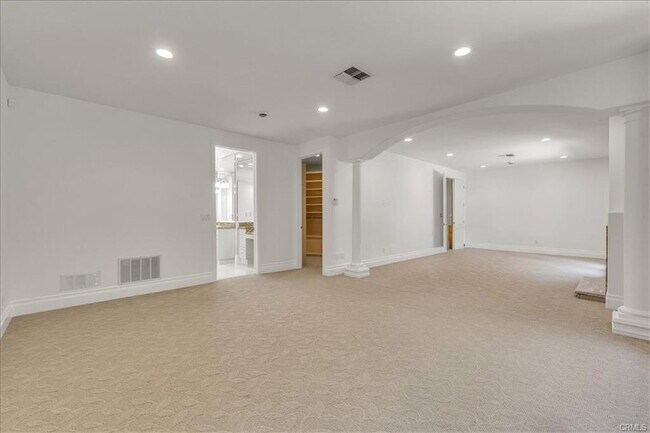 Building Photo - 5150 Teesdale Ave