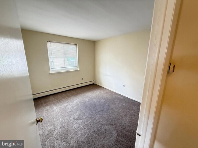 Building Photo - 910 Fox Chase Rd