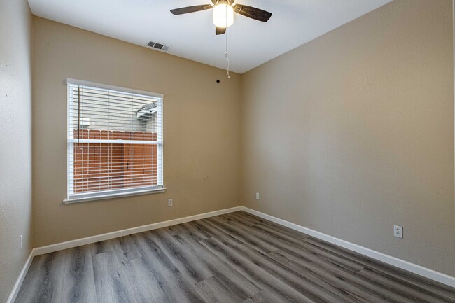 Building Photo - 4 bedroom home for RENT in Turlock only mi...