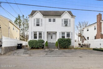 Building Photo - 10 Artic St