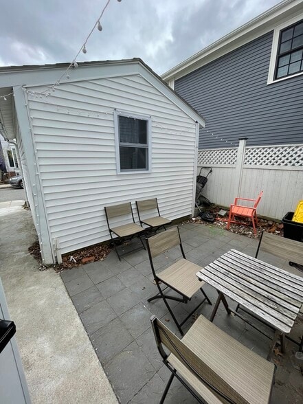 Building Photo - 158 Western Ave