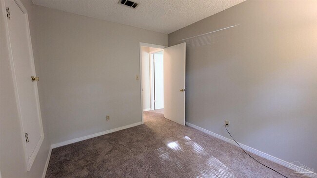 Building Photo - 9345 Chisholm Rd